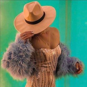 Meet your Posher, Candace